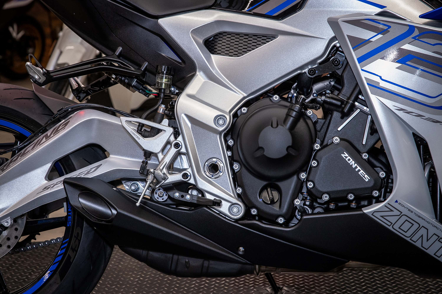 Мотоцикл ZONTES ZT703-RR