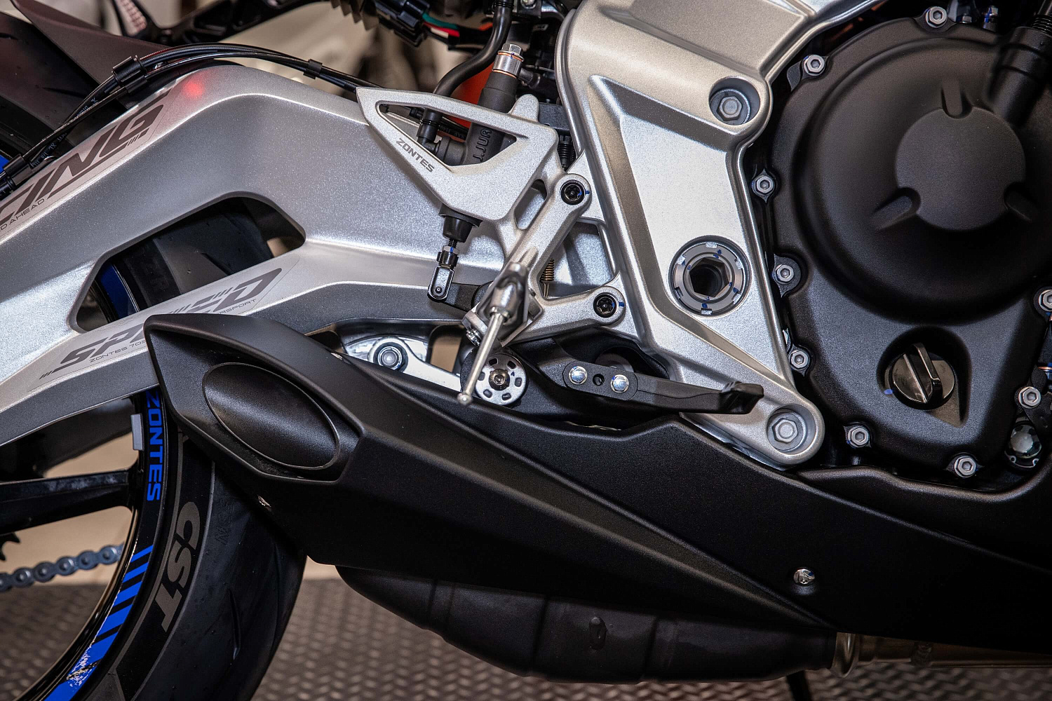 Мотоцикл ZONTES ZT703-RR