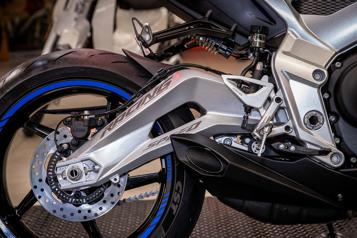 Мотоцикл ZONTES ZT703-RR